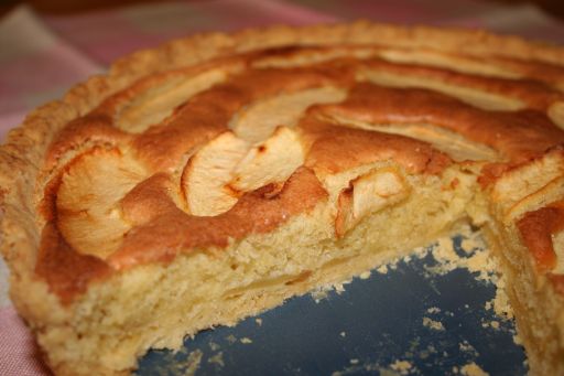 Almond apple pie