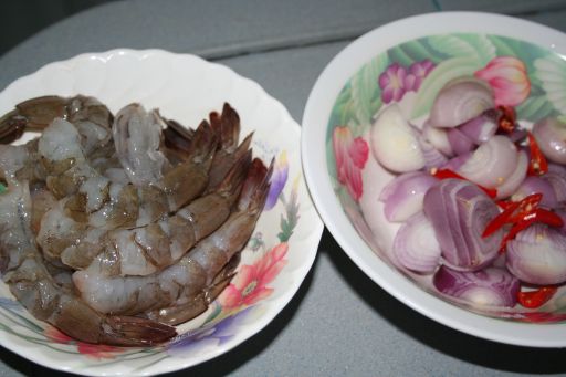stir-fried prawns with shallots