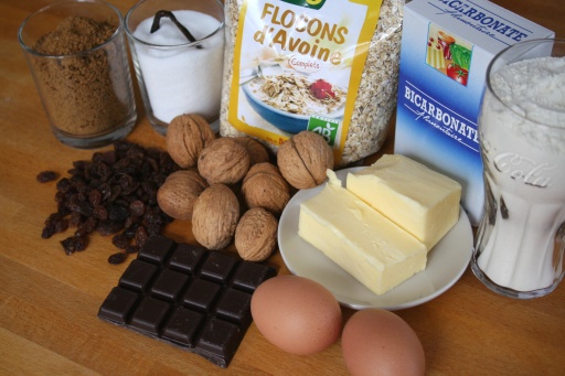 oatmeal cookies (walnut, raisins & dark chocolates)